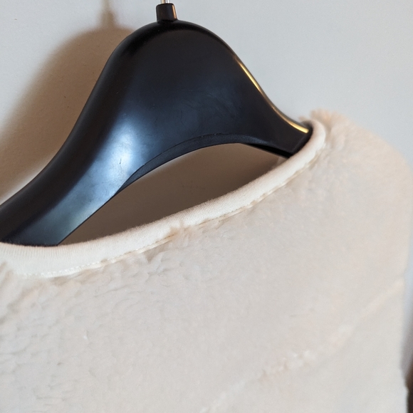 [Weekday] Peggy Fleece Teddy Vest in Off White - Picture 9 of 9